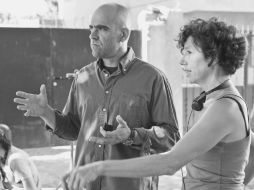 En la imagen, Luis Tosar recibe indicaciones de la directora Icíar Bollaín, durante el rodaje. ESPECIAL  /