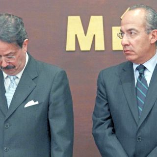 Calderón mueve piezas del gabinete