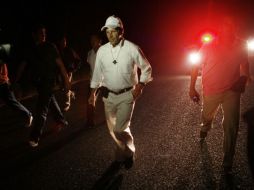 Alejandro Solalinde no pudo tomar el ferrocarril llamado ''La bestia'', pues éste se adelantó. AP  /