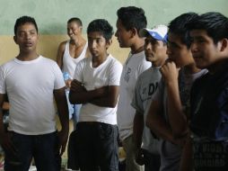 En la localidad de Chahuites los migrantes descansan antes de continuar su ruta a Estados Unidos. REUTERS  /