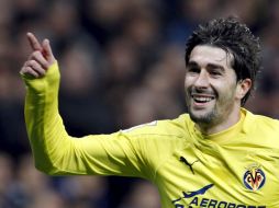 Rubén Gracia Calmache, Cani, se va expulsado por lanzar una botella a donde se encontraba Mourinho. EFE  /