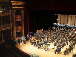 El director ofreció comentarios en torno a cada tema. A.CAMACHO  /