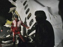 Al menos 70 personas murieron al estrellarse un avión en Irán. AP  /