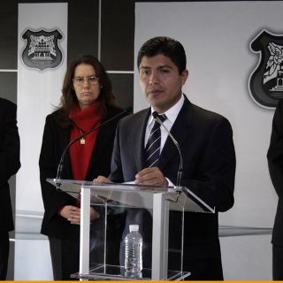 Gabino Cué aplicará la ley si no liberan a funcionarios