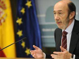 El ministro del Interior, Alfredo Pérez Rubalcaba, fijó la postura oficial tras el anuncio de la organización. AFP  /