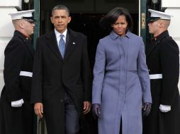 Obama y su esposa Michelle en el momento de silencio por el tiroteo en Tucson. AP  /
