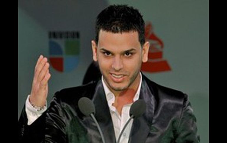 El cantante tuvo que salir de compras para remplazar la ropa sustraída. ESPECIAL  /