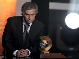 José Mourinho fue elegido como el entrenador del año. AP  /