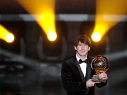 El delantero argentino del Barcelona Lionel Messi ganó el Balón de Oro por segundo año consecutivo. AFP  /