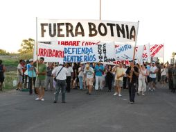 Reclamos por que la antigua papelera Botnia, ahora UPM, se vaya de Uruguay. ARCHIVO  /