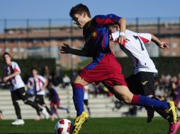 Brian Olivan, jugador juvenil del Barcelona, durante un partido en La Masia. AP  /