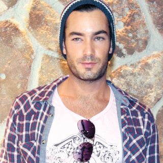 Aarón Díaz  se reúne con voceadores para promover su calendario