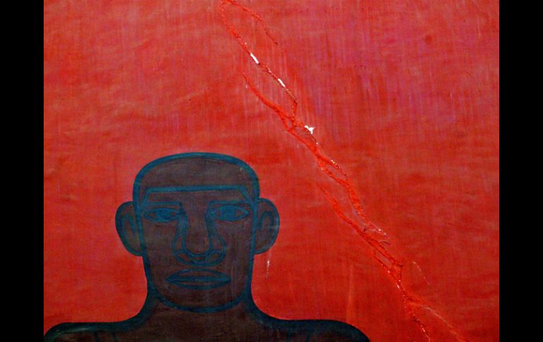 En uno de los murales ubicado en la nave central de la Biblioteca Iberoamericana, se aprecian las fisuras provocadas. E. BARRERA  /