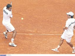 Bruno Rodríguez y Miguel Ángel Reyes Varela jugaron como pareja en el punto de dobles en la serie ante Venezuela. MEXSPORT  /