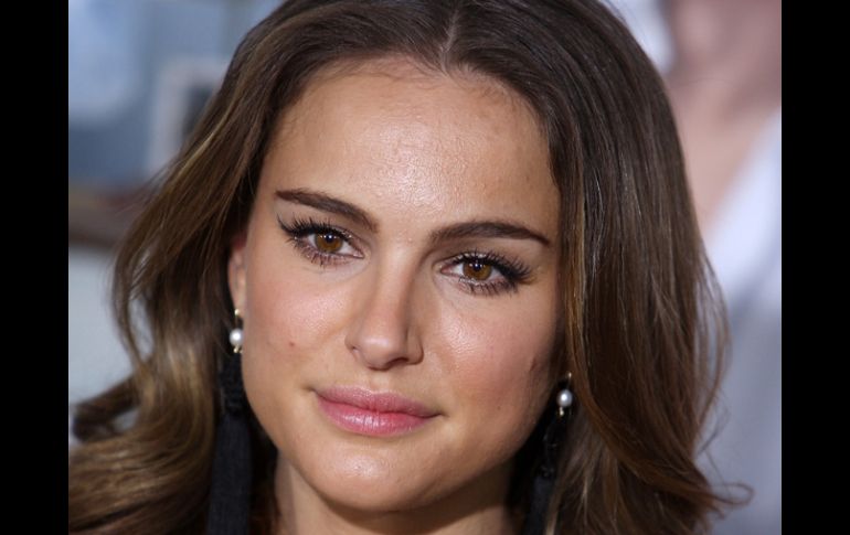 Natalie Portman actualmente se encuentra comprometida con su novio Benjamin Millepied. AFP  /