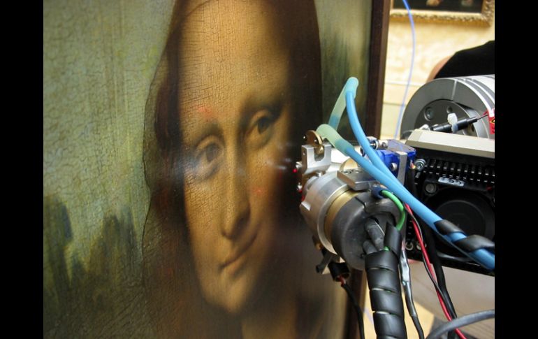 El investigador italiano afirma que encontró a letra ‘S' en el ojo izquierdo de la mujer, la letra ’L' en el ojo derecho. AP  /