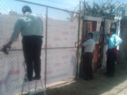 Los reporteros a las afueras del entrenamiento de Chivas. A. RAMÍREZ  /