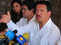 El senador del PRD, Carlos Navarrete. ARCHIVO  /