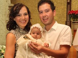 José Rivas e Isa García Cobiel con el pequeño Diego Alejandro. EL INFORMADOR  /