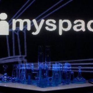 MySpace suprime a la mitad de su plantilla