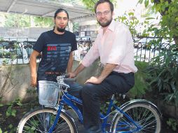 Gilgamesh Ángeles y Alberto Mejorada, integrantes de Al Teatro en Bici, anuncian varios cambios. E. BARRERA  /