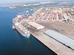 Imagen del puerto de Lázaro Cárdenas, la segunda terminal marítima de carga nacional. ARCHIVO  /
