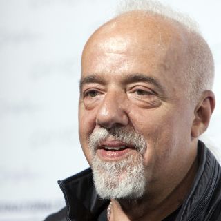 Irán niega censura contra libros de Paulo Coelho