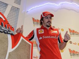 El piloto español Fernando Alonso tras hablar con los medios de comunicación. AP  /