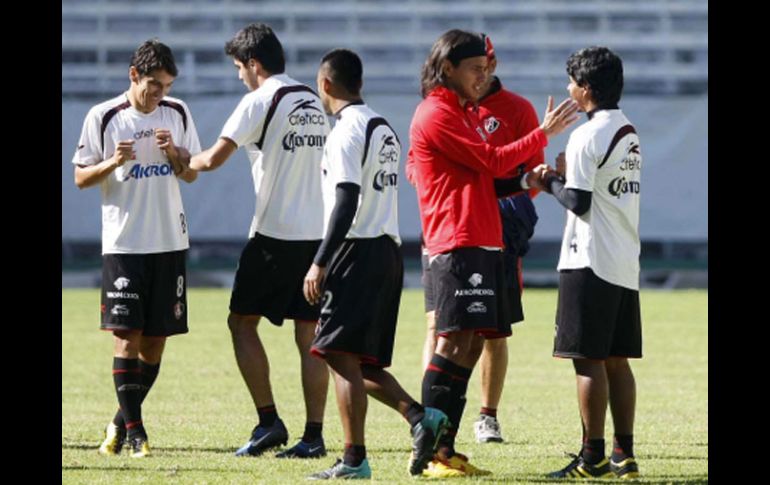Los jugadores del Atlas se preparan para el duelo ante los Gallos Blancos. E.PACHECO  /