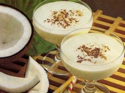El licuado de plátaco y coco aporta bastante fibra y energía suficiente para activar la mente. ESPECIAL  /