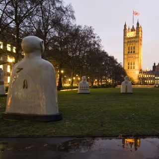 Diez caballeros custodian la libertad de expresión