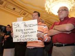 Los comerciantes establecidos se manifestaron ayer en la sesión del Ayuntamiento tapatío.A. CAMACHO  /