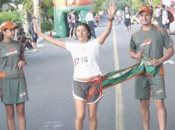 Katya Olivares, de Puerta de Hierro, a renovar triunfos en 2011. ESPECIAL  /