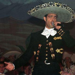 Pablo Montero se presentó en la Plaza de las Estrellas