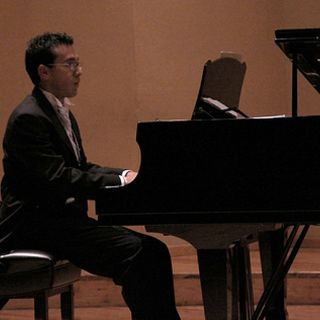 Canek Latromnl cautiva al público capitalino