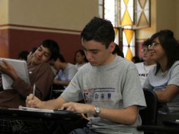 Otro 30% de estudiantes cursa el bachillerato en instituciones incororadas a la UdeG. A. GARCÍA  /