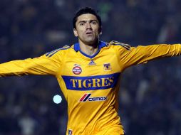El chileno Mancilla se estrena como jugador de Tigres con un gol de penal. MEXSPORT  /