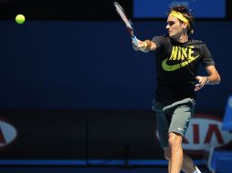 Roger Federer buscará con todo conquistar un quinto campeonato en el Abierto de Australia. AFP  /