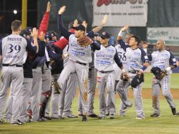 Los jugadores del los Algodoneros de Guasave festejando. ESPECIAL  /