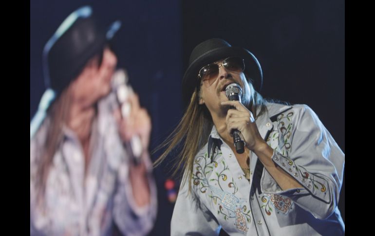 O'Brien dijo a Rock: ‘Feliz 40 cumpleaños...y ha pasarla bien Detroit!'. AP  /