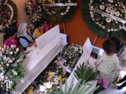 Aspecto del velorio de las niñas fallecidas en medio de un tiroteo, en la colonia Del Fresno. ARCHIVO  /