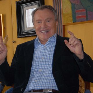 Comentan antología periodística de Carlos Landeros