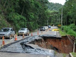 Parte de una carretera afectada por las lluvias en Friburgo. EFE  /