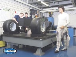 Sergio Pérez se concentra hoy nuevamente con el equipo Sauber, en Hinwil, Suiza. ESPECIAL  /