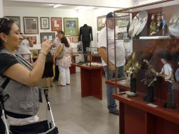 Miles de visitantes asisten al museo de The Beatles en Buenos Aires para admirar la colección. AP  /
