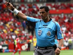 El árbitro mexicano Armando Archundia está dentro de los 10 mejores del 2010. MEXSPORT  /