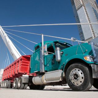 Prueban resistencia del Puente Atirantado con carga