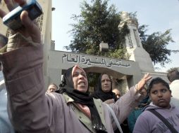 Familiares de los ciudadanos que se prendieron fuego continúan manifestaciones. REUTERS  /