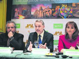 Aurelio López Rocha, titular de Turismo de Jalisco, Emilio González Márquez, gobernador jalisciense y Gloria Guevara Manzo. ESPECIAL  /