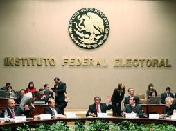 El Consejo General del IFE avaló otorgar para 2011 a los siete partidos con registro tres mil 212 millones de pesos. NTX  /